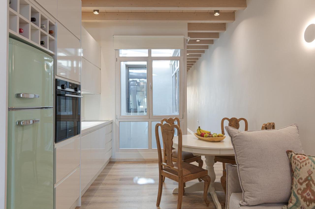 V77 Seafront Suites ريثيمنو المظهر الخارجي الصورة