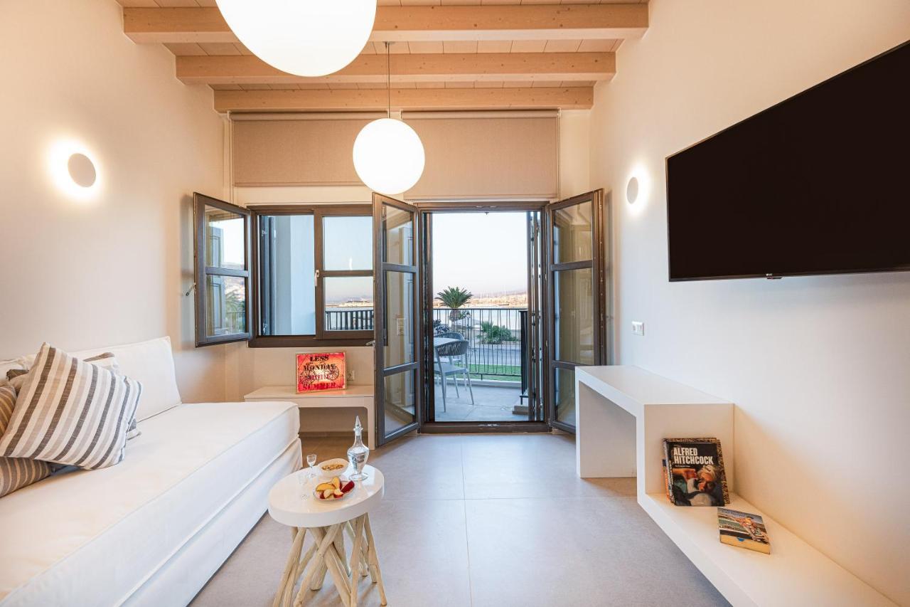 V77 Seafront Suites ريثيمنو المظهر الخارجي الصورة