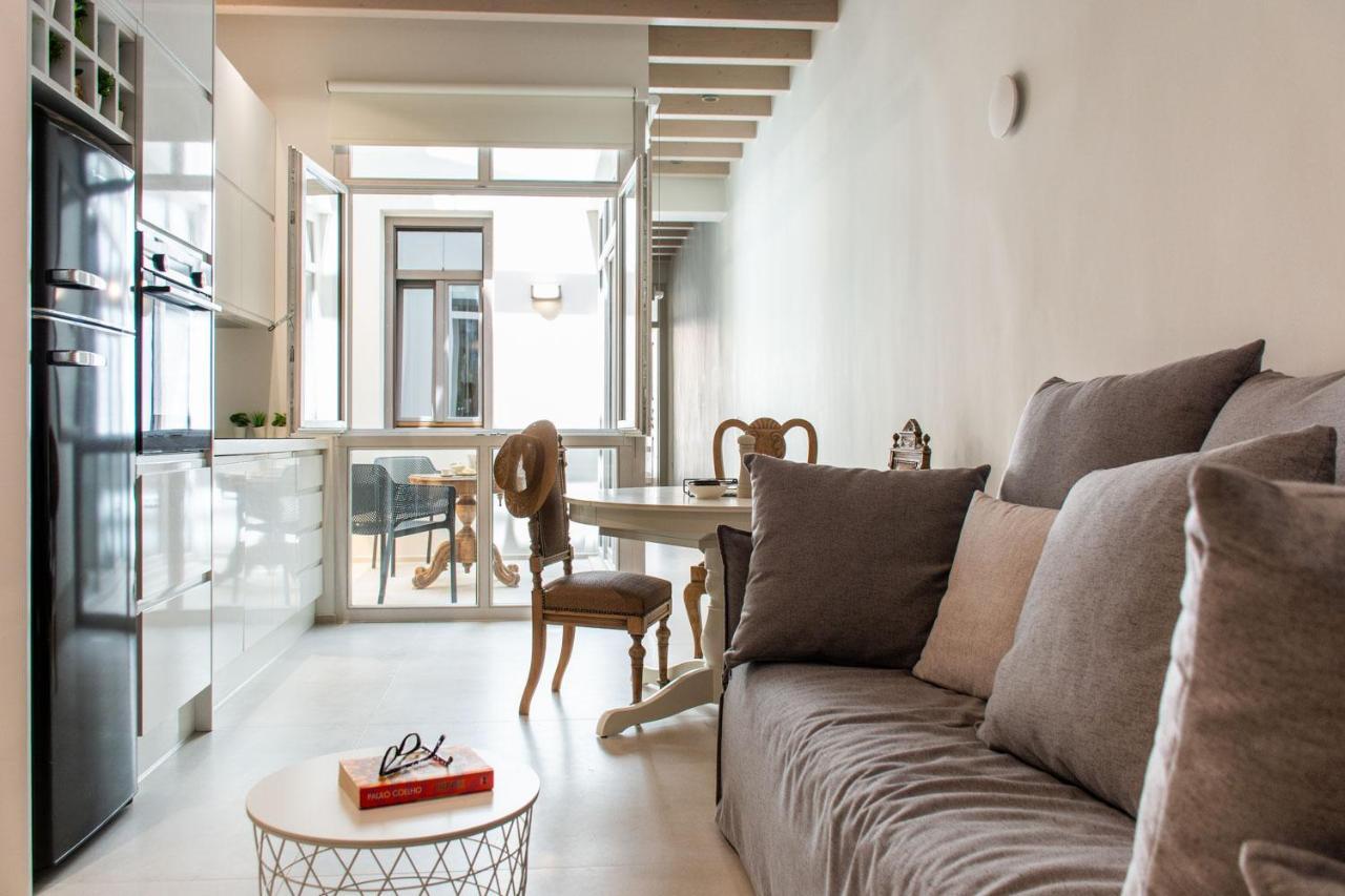 V77 Seafront Suites ريثيمنو المظهر الخارجي الصورة