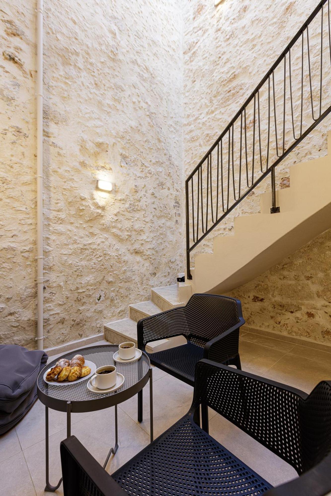 V77 Seafront Suites ريثيمنو الغرفة الصورة